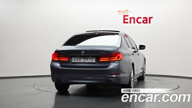 BMW 5-Series G30 530i xDrive Luxury Plus - фото 3