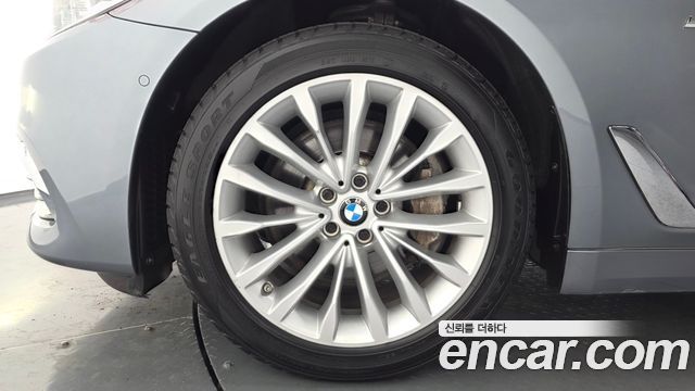 BMW 5-Series G30 530i xDrive Luxury Plus - фото 4