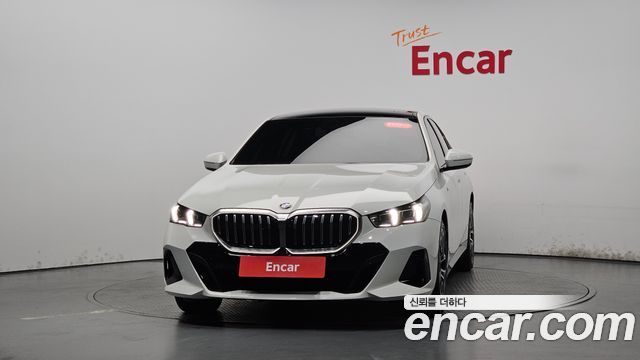 BMW 5-Series G60 520i M Sport - фото 1