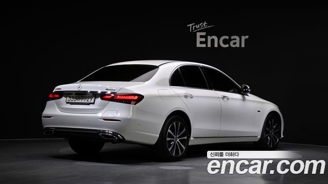 Mercedes-Benz E-Class W213 E300e 4MATIC Exclusive - фото 1