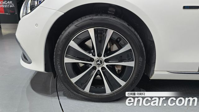 Mercedes-Benz E-Class W213 E300e 4MATIC Exclusive - фото 4
