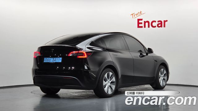 Tesla Model Y RWD - фото 1