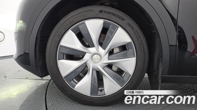 Tesla Model Y RWD - фото 4