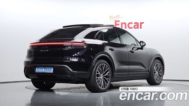 Porsche Macan EV 4S - фото 1