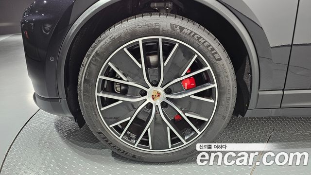 Porsche Macan EV 4S - фото 4