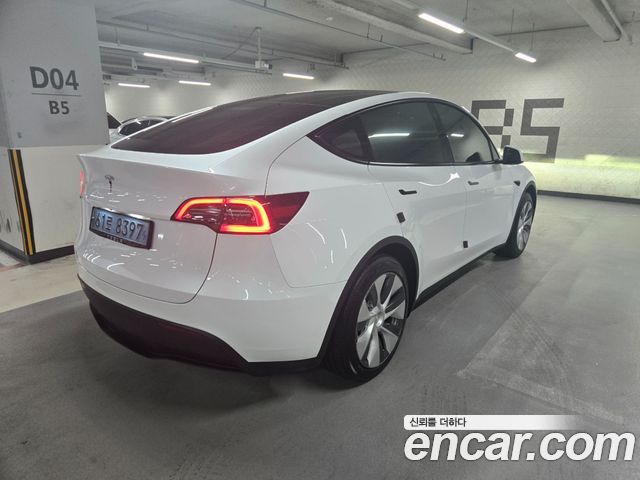 Tesla Model Y RWD - фото 1