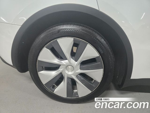 Tesla Model Y RWD - фото 4