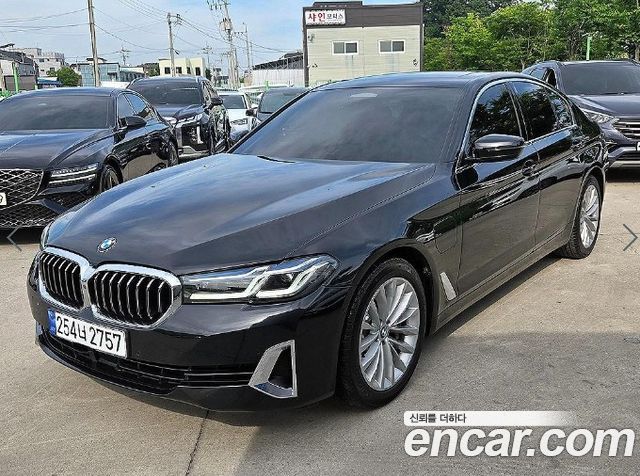 BMW 5-Series G30 530e Luxury - фото 0