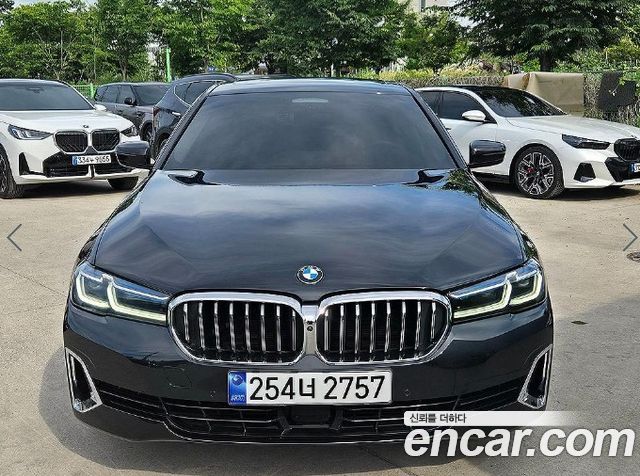 BMW 5-Series G30 530e Luxury - фото 1