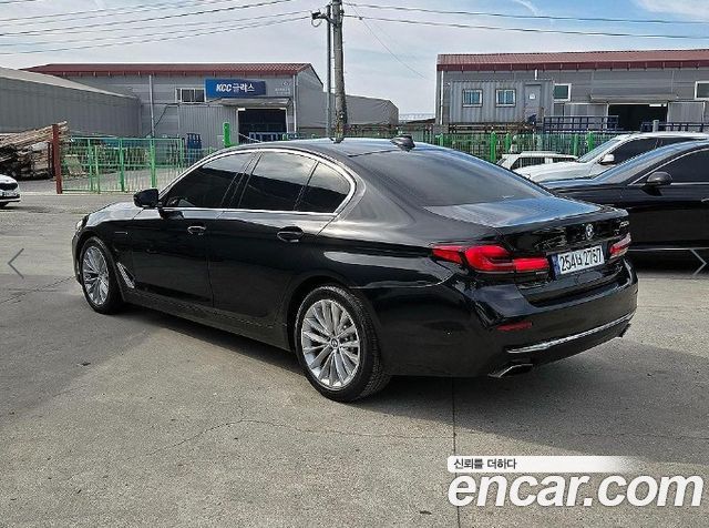 BMW 5-Series G30 530e Luxury - фото 2