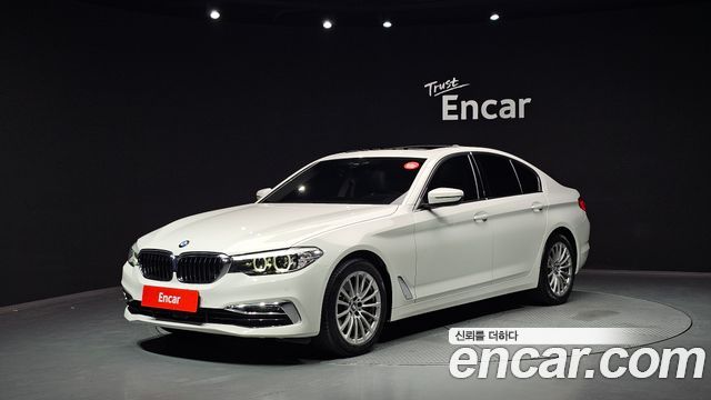 BMW 5-Series G30 520i Luxury - фото 0