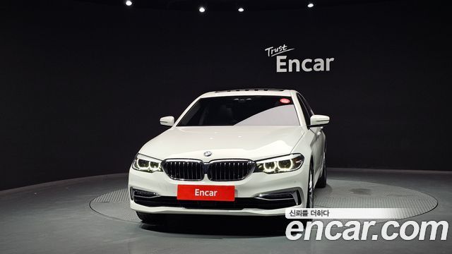 BMW 5-Series G30 520i Luxury - фото 2
