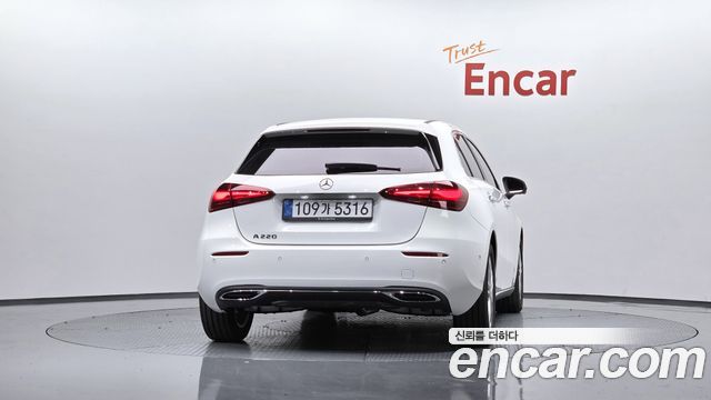 Mercedes-Benz A-Class W177 A220 Hatchback - фото 2