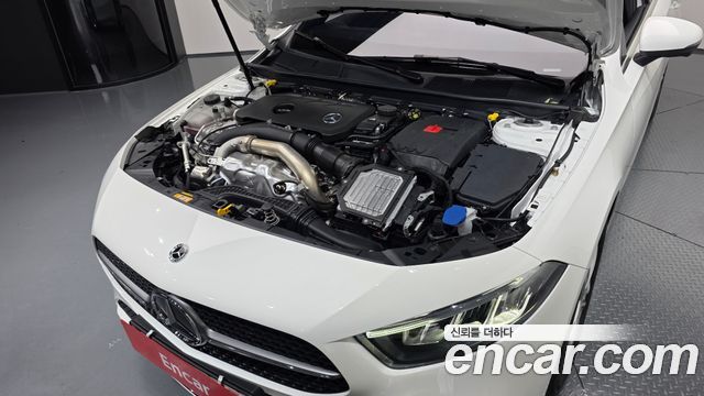 Mercedes-Benz A-Class W177 A220 Hatchback - фото 4