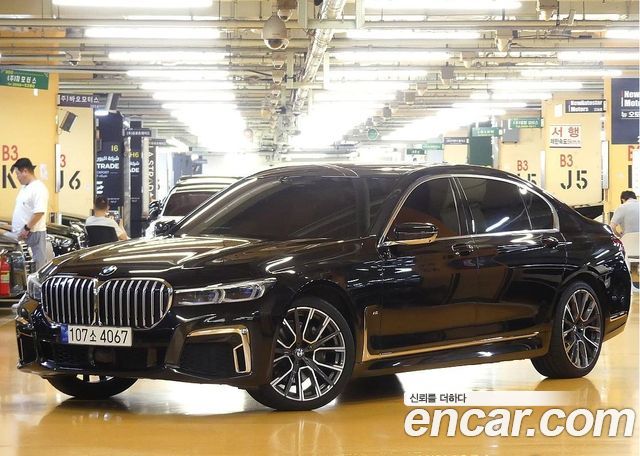 BMW 7-Series G11 740Li xDrive M Sport Package - фото 0
