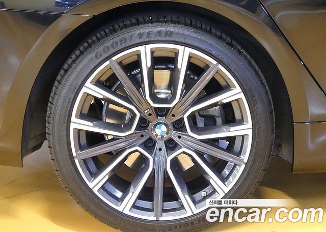 BMW 7-Series G11 740Li xDrive M Sport Package - фото 4
