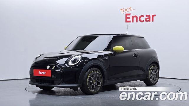 Mini Cooper SE Electric 3rd - фото 0