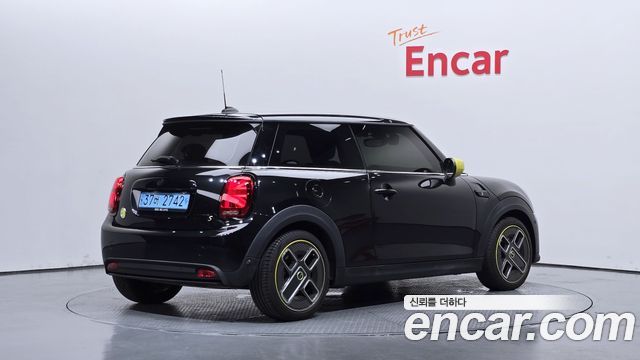 Mini Cooper SE Electric 3rd - фото 1