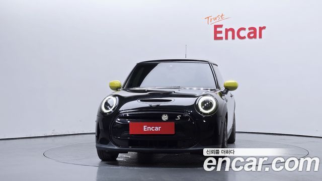 Mini Cooper SE Electric 3rd - фото 2