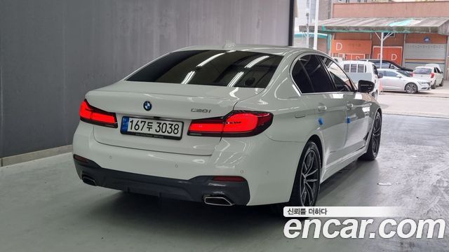BMW 5-Series G30 520i M Sport - фото 1