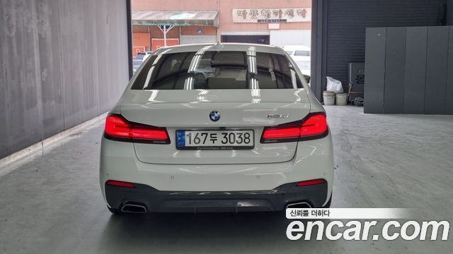 BMW 5-Series G30 520i M Sport - фото 3