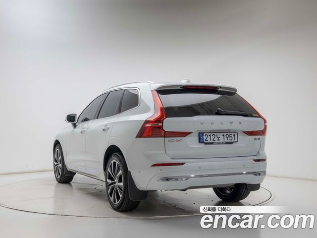 Volvo XC60 2-го поколения B6 Ultra Bright - фото 3