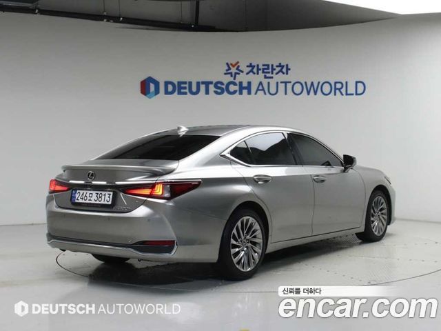 Lexus ES 7-го поколения Executive - фото 1