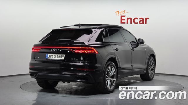 Audi Q8 55 TFSI Quattro Premium - фото 1