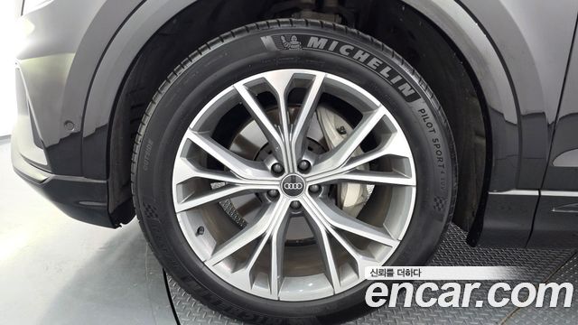 Audi Q8 55 TFSI Quattro Premium - фото 4