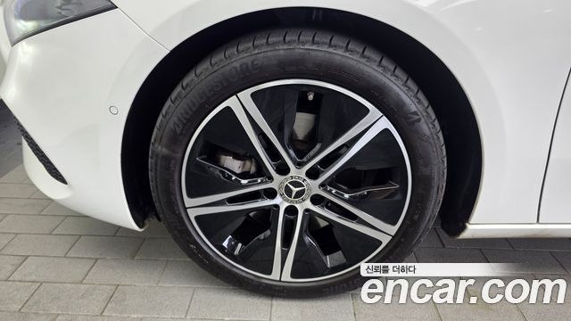 Mercedes-Benz A-Class W177 A220 Sedan - фото 4