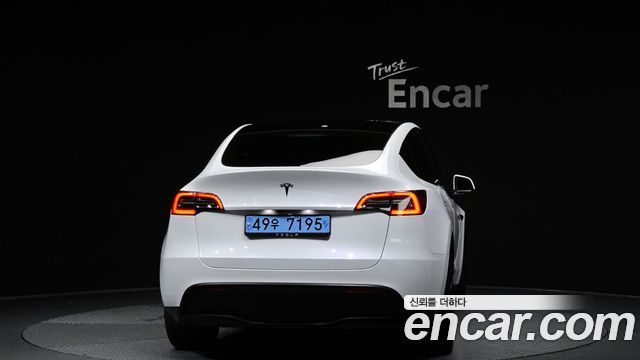 Tesla Model Y RWD - фото 3