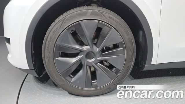 Tesla Model Y RWD - фото 4