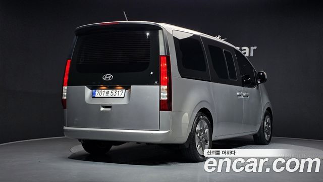 Hyundai Staria Tourer 11-Seater Modern - фото 1