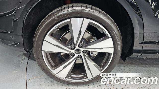 Audi Q5 40 TFSI 콰트로 S Line Sportback - фото 4