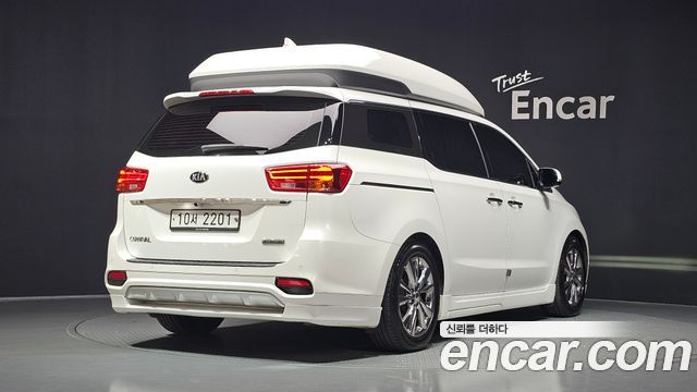 Kia Carnival Новый 9-Seater Hi-Limousine Noblesse Special - фото 1