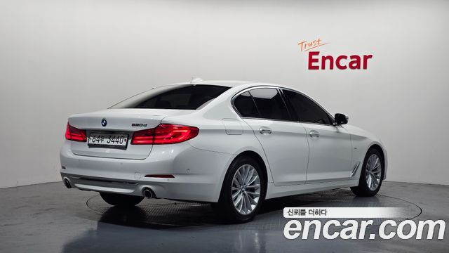 BMW 5-Series G30 520d Luxury Special Edition - фото 1