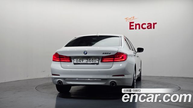 BMW 5-Series G30 520d Luxury Special Edition - фото 3