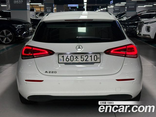 Mercedes-Benz A-Class W177 A220 Hatchback - фото 2