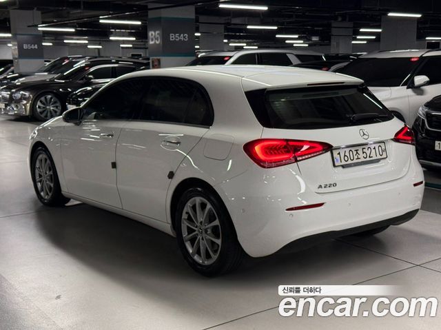 Mercedes-Benz A-Class W177 A220 Hatchback - фото 3