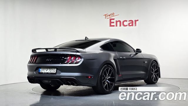 Ford Mustang GT Coupe - фото 1