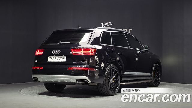 Audi Q7 45 TFSI Quattro - фото 1