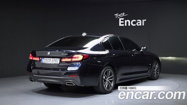 BMW 5-Series G30 520i M Sport - фото 1