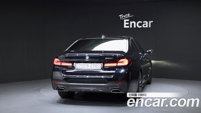 BMW 5-Series G30 520i M Sport - фото 3