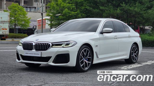 BMW 5-Series G30 530e M Sport - фото 0