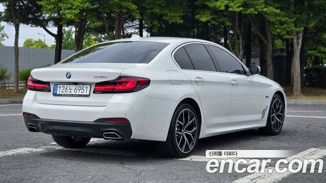BMW 5-Series G30 530e M Sport - фото 1