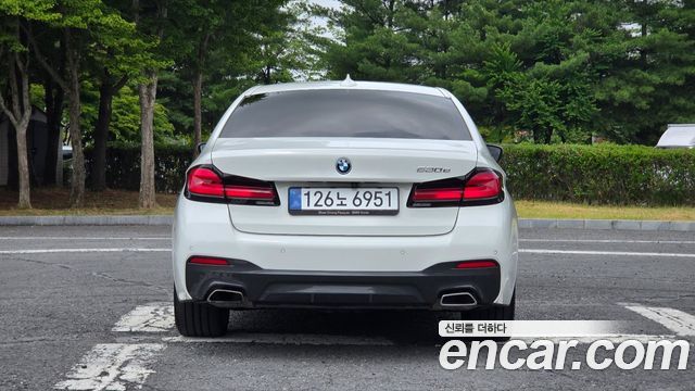 BMW 5-Series G30 530e M Sport - фото 3