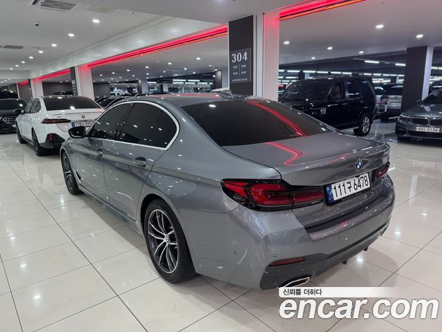 BMW 5-Series G30 520i M Sport - фото 1