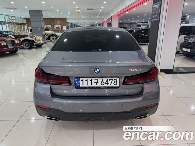 BMW 5-Series G30 520i M Sport - фото 3