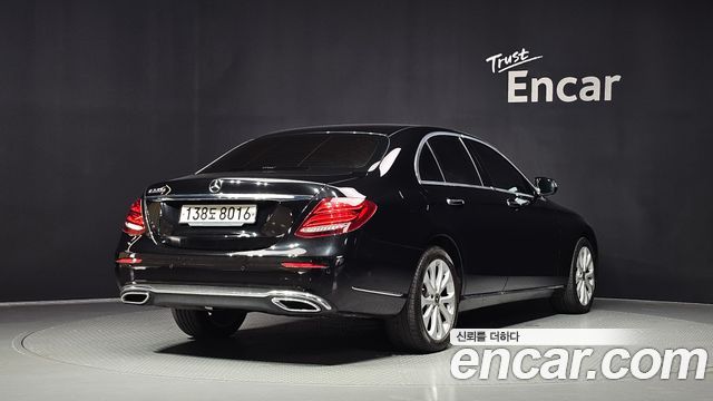 Mercedes-Benz E-Class W213 E220d Exclusive - фото 1