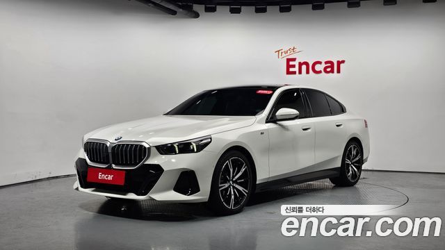 BMW 5-Series G60 530i xDrive M Sport - фото 0